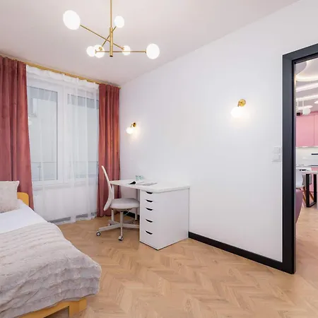 Spacious For 4 People By Renters Prestige Apartment Katowice