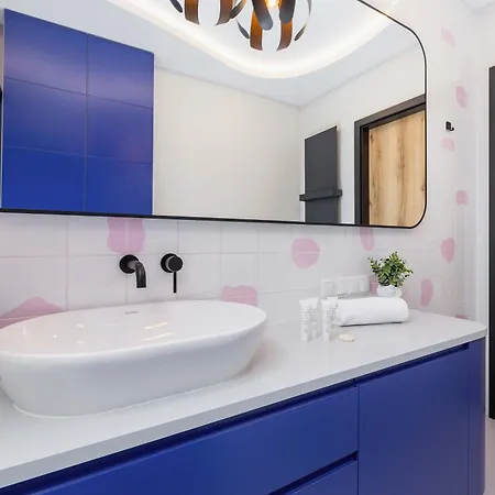Spacious For 4 People By Renters Prestige Apartment Katowice