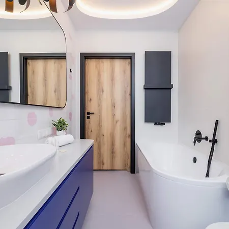 Spacious For 4 People By Renters Prestige Katowice