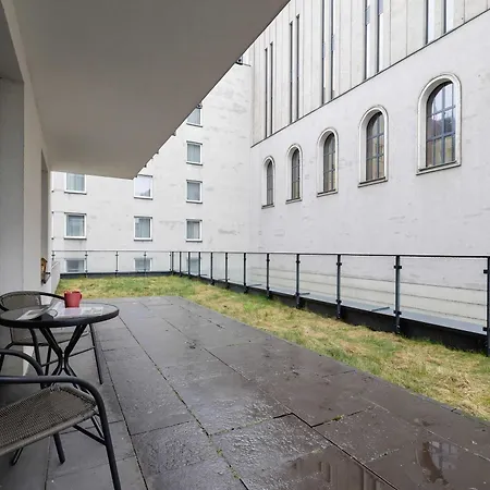 Spacious For 4 People By Renters Prestige Appartement