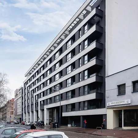 Spacious For 4 People By Renters Prestige Apartment *