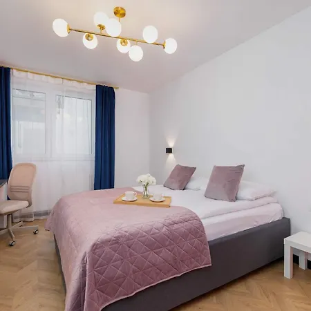 Spacious For 4 People By Renters Prestige *